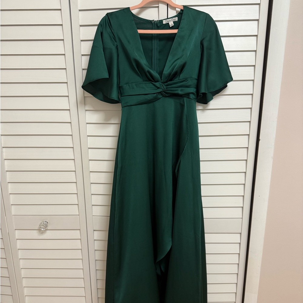 Elegant Green Satin V-Neck Maxi Dress - Picture 2 of 5